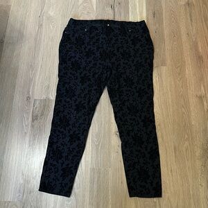 Women’s Faded Glory Leggings with velvet floral accents Size 2X (18W-20W)